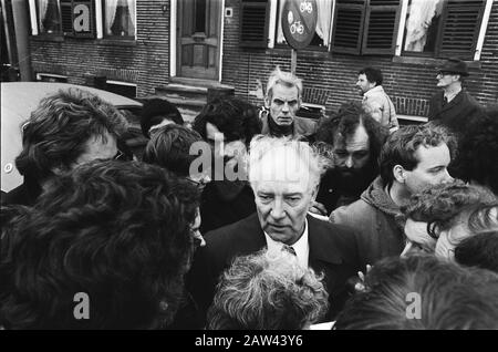 Kreissaal in Assen besetzt mit Molukkanern; Gefreite Geiseln Datum: 14. März 1978 Ort: Assen Schlüsselwörter: PROVINZHAUS, Befreiung, Besetzung, Geiseln Stockfoto