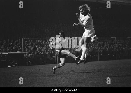 PSV 0-0 gegen Benfica (Europa Cup II), Van der Kuylen Loose Shot at the Goal (L) Datum: 5. März 1975 Schlagwörter: Sport, Fußball Personenname: Kuijlen, Willys van der Institution Name: Benfica Stockfoto