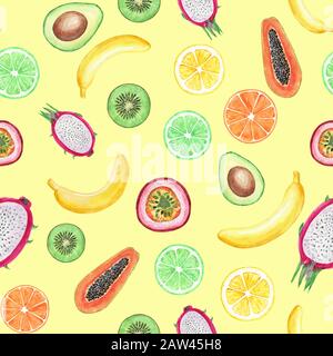 Nahtloses Muster mit gelben Bananen, Passionsfrucht, Papaya, Zitrone, Kiwi, Pitahaya und Limette. Süße Aquarellfrüchte. Helle Darstellung der Sommer-fru Stockfoto