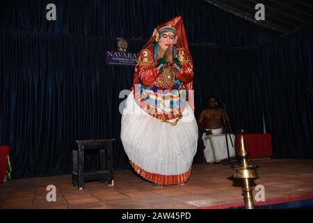 Navarasa Kathakali Center, Thekkady, Klassischer indischer Tanz aus der südwestindischen Region Stockfoto