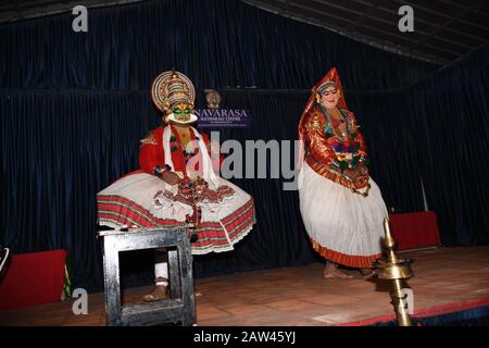 Navarasa Kathakali Center, Thekkady, Klassischer indischer Tanz aus der südwestindischen Region Stockfoto