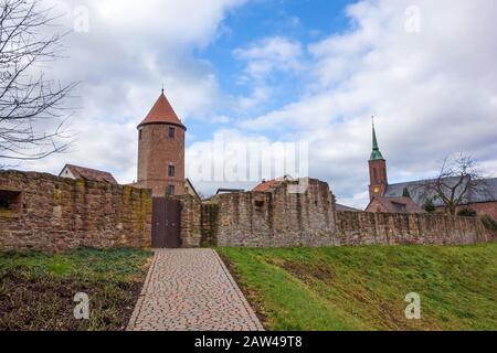 Festung mit dem Namen Bergfeste Dilsberg - Ruinen auf einem Hügel mit Blick auf das Neckartal Stockfoto