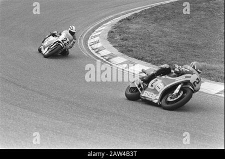 International Olof Races in Zandvoort 1980 Randy Mamola) (2) gefolgt von Jack Middelburg (22) Anmerkung: Marginals Negativstreifen 14 Will Hartog; # 15 Randy Mamola; . Nr. 16 Kenny Roberts; Nr. 17 und Nr. 18 Will Hartog; # 19 Kenny Roberts Datum: 14. September 1980 Standort: Nordholland, Zandvoort Schlüsselwörter: Motorräder, Motorrad-Personenname: Jack Middelburg, Mamola, Randy Stockfoto