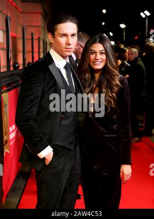 Joey Essex und Lorena Medina nehmen an Den Sun Military Awards 2020 im Banqueting House, London, teilzunehmen. Stockfoto