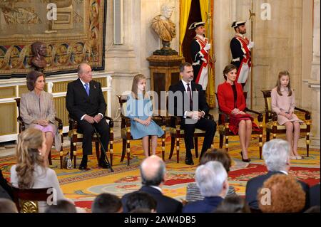 (L-R) Königin Sofia, König Juan Carlos, Prinzessin Leonor von Spanien, König Felipe VI. Von Spanien, Königin Letizia von Spanien und Prinzessin Sofia von Spanien nehmen an der Teil Stockfoto