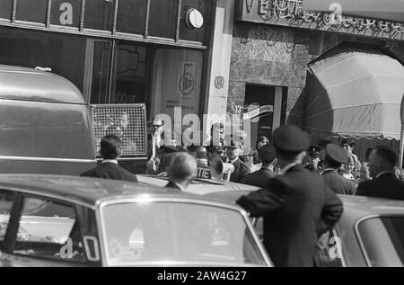 Protest gegen Amsterdam Provos am Haushaltstag 1966 in Den Haag Krawalle in der Innenstadt Von den Haag Datum: 20. September 1966 Standort: Den Haag, South Holland Schlüsselwörter: Polizei, Krawalle, Straßenszenen Institution Name: Provo Stockfoto