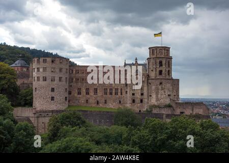 Schloss in Heidelberg mit dramatischem Himmel Stockfoto