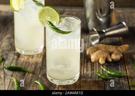 Erfrischende Rum Thai Siam Sunray mit Limette und Pfeffer Stockfoto