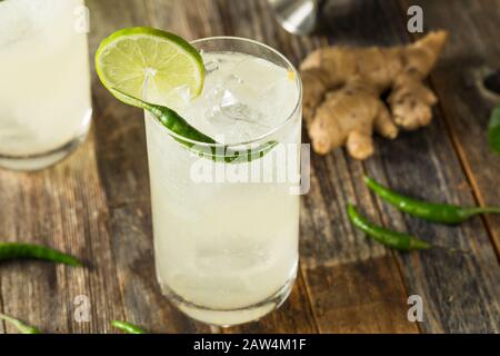 Erfrischende Rum Thai Siam Sunray mit Limette und Pfeffer Stockfoto