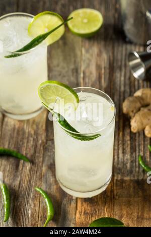 Erfrischende Rum Thai Siam Sunray mit Limette und Pfeffer Stockfoto