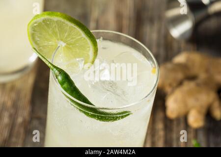 Erfrischende Rum Thai Siam Sunray mit Limette und Pfeffer Stockfoto