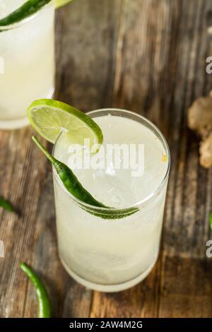 Erfrischende Rum Thai Siam Sunray mit Limette und Pfeffer Stockfoto