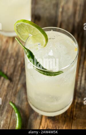 Erfrischende Rum Thai Siam Sunray mit Limette und Pfeffer Stockfoto