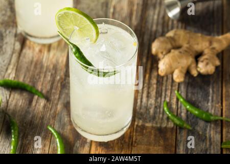 Erfrischende Rum Thai Siam Sunray mit Limette und Pfeffer Stockfoto