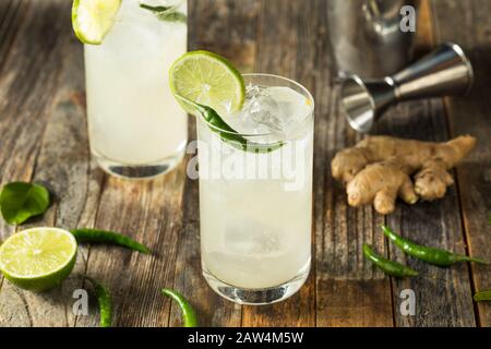 Erfrischende Rum Thai Siam Sunray mit Limette und Pfeffer Stockfoto