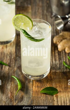 Erfrischende Rum Thai Siam Sunray mit Limette und Pfeffer Stockfoto