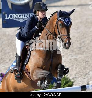 Datei: 6. Februar 2020. Bill Gates Tochter Jennifer verlobte sich mit der ägyptischen Reiterei Nayel Nassar. Foto aufgenommen: Miami BEACH, FL - 06. APRIL: Jennifer Gates besucht die Station der Longines Global Champions Tour in Miami Beach. Jennifer ist die Tochter von Bill und Melinda Gates am 6. April 2018 in Miami Beach, Florida. Personen: Jennifer Gates Credit: Storms Media Group/Alamy Live News Stockfoto