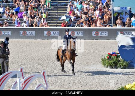 Datei: 6. Februar 2020. Bill Gates Tochter Jennifer verlobte sich mit der ägyptischen Reiterei Nayel Nassar. Foto aufgenommen: Miami BEACH, FL - 06. APRIL: Jennifer Gates besucht die Station der Longines Global Champions Tour in Miami Beach. Jennifer ist die Tochter von Bill und Melinda Gates am 6. April 2018 in Miami Beach, Florida. Personen: Jennifer Gates Credit: Storms Media Group/Alamy Live News Stockfoto