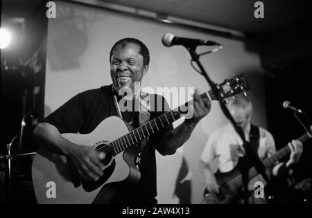 Terry CALLIER (1945-2012) US-amerikanischer Jazz-, Soul- und Folkmusiker Live at The Garderobe, Leeds, Großbritannien 2003 Stockfoto