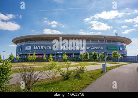 Sinsheim, Deutschland - 4. Mai 2014: Rhein-Neckar-Arena - das Stadion war für Gruppenspiele Standort des Fußball-Weltcups 2006. Stockfoto