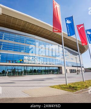 Sinsheim, Deutschland - 4. Mai 2014: Rhein-Neckar-Arena - das Stadion war für Gruppenspiele Standort des Fußball-Weltcups 2006. Stockfoto