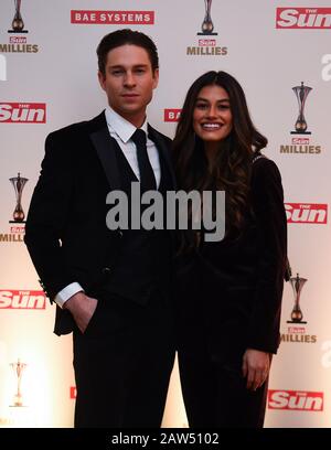 Joey Essex und Lorena Medina bei Den Sun Military Awards 2020 im Banqueting House, London. Stockfoto