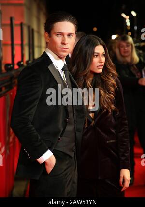 Joey Essex und Lorena Medina nehmen an Den Sun Military Awards 2020 im Banqueting House, London, teilzunehmen. Stockfoto