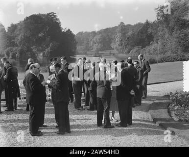 Königin Juliana empfängt Mitglieder der Europäischen Gemeinschaft in Soestdijk Datum: 10. Oktober 1953 Ort: Soestdijk Utrechter Stichwörter: Name der Einnahmeperson: Juliana (Königin der Niederlande) Name Der Einrichtung: Schloss Soestdijk Stockfoto