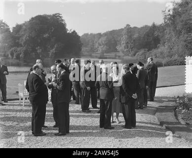 Königin Juliana empfängt Mitglieder der Europäischen Gemeinschaft in Soestdijk Datum: 10. Oktober 1953 Ort: Soestdijk Utrechter Personenname: Juliana (Königin Niederlande) Name Der Einrichtung: Palast Soestdijk Stockfoto