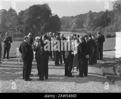 Königin Juliana empfängt Mitglieder der Europäischen Gemeinschaft in Soestdijk Datum: 10. Oktober 1953 Ort: Soestdijk Utrechter Stichwörter: Name der Einnahmeperson: Juliana (Königin der Niederlande) Name Der Einrichtung: Schloss Soestdijk Stockfoto