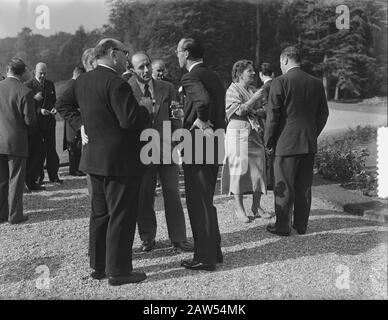 Königin Juliana empfängt Mitglieder der Europäischen Gemeinschaft in Soestdijk Datum: 10. Oktober 1953 Ort: Soestdijk Utrechter Stichwörter: Name der Einnahmeperson: Juliana (Königin der Niederlande) Name Der Einrichtung: Schloss Soestdijk Stockfoto