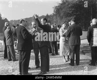 Königin Juliana empfängt Mitglieder der Europäischen Gemeinschaft in Soestdijk Datum: 10. Oktober 1953 Ort: Soestdijk Utrechter Stichwörter: Name der Einnahmeperson: Juliana (Königin der Niederlande) Name Der Einrichtung: Schloss Soestdijk Stockfoto