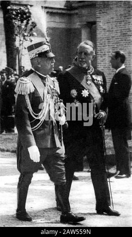 1932 , 29. april , VENEDIG , ITALIEN : Der italienische Graf GIUSEPPE VOLPI di MISURATA (* 1877 in Paris; † 1947) mit dem italienischen König VITTORIO EMANUELE III. Bei openin Stockfoto