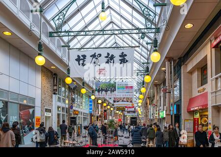 Hamano-machi Shopping Arcade Straße in Neujahrsferien. Viele Touristen sind hier zu Sehenswürdigkeiten und Einkaufsmöglichkeiten Stockfoto