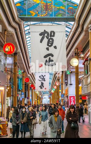 Hamano-machi Shopping Arcade Straße in Neujahrsferien. Viele Touristen sind hier zu Sehenswürdigkeiten und Einkaufsmöglichkeiten Stockfoto