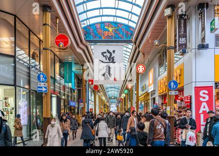 Hamano-machi Shopping Arcade Straße in Neujahrsferien. Viele Touristen sind hier zu Sehenswürdigkeiten und Einkaufsmöglichkeiten Stockfoto