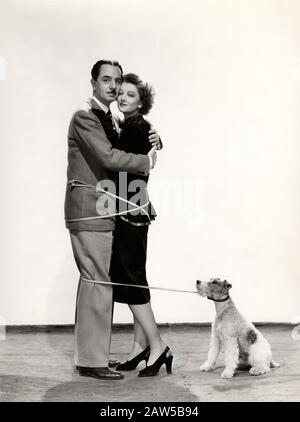 1941, HOLYWOOD, USA: Die Filmschauspielerinnen MYRNA LOY (* 1905; 1993) und WILLIAM POWELL (* 1892; † 1984) mit Hund ASTA, Pubblicity still for Movie SHADO Stockfoto