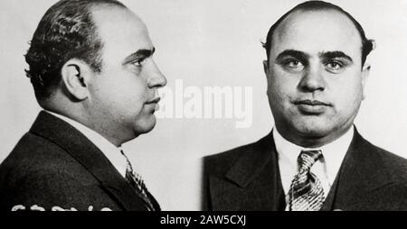 1929 Ca, USA: Der berühmte Gangstern AL CAPONE (* Alphonse Caponi, 1899 - 1947 ) wurde inhaftiert. - FOTO SEGNALETICA - PhotoStand - Mugshot - BECHER SCHUSS Ca Stockfoto