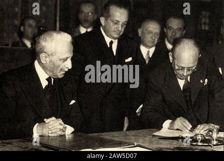 1947 , 27. dezember , ROM , ITALIEN : Der italienische Regierungspräsident ENRICO DE NICOLA (links auf diesem Foto) mit der Onorevole UMBERTO TERRACINI Pr Stockfoto