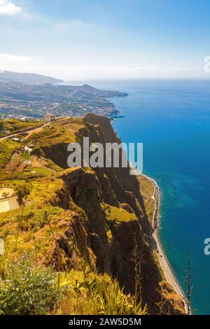 Cabo Girao, Madeira. Blick von der höchsten Klippe Europas in Richtung Funchal Stockfoto