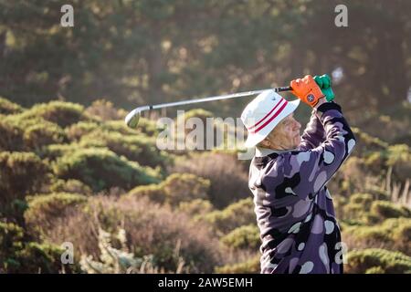 Kieselstrand, USA. Februar 2020. Monterey, Kalifornien, USA 6. Februar 2020 Bill Murray am 3. T-Shirt in Spyglass Hill am ersten Tag des AT&T Pro-Am PGA Golf Events in Pebble Beach Credit: Motofoto/Alamy Live News Stockfoto