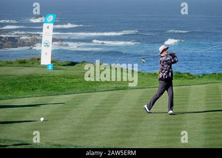 Kieselstrand, USA. Februar 2020. Monterey, Kalifornien, USA 6. Februar 2020 Bill Murray am 4. T-Shirt in Spyglass Hill am ersten Tag des AT&T Pro-Am PGA Golf Events in Pebble Beach Credit: Motofoto/Alamy Live News Stockfoto