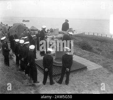 Militärische Ausbildung für Mitarbeiter der Handelsmarine in den Helder Datum: 24. Juli 1951 Standort: Den Helder Schlüsselwörter: Artillerie, Marine Stockfoto