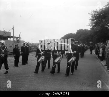 Militärische Ausbildung für Mitarbeiter der Handelsmarine in den Helder Datum: 24. Juli 1951 Standort: Den Helder Schlüsselwörter: Marine Stockfoto