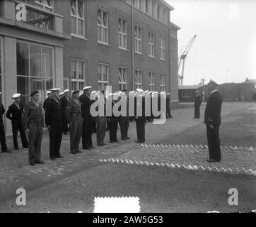 Militärische Ausbildung für Mitarbeiter der Handelsmarine in den Helder Datum: 24. Juli 1951 Standort: Den Helder Schlüsselwörter: Marine Stockfoto