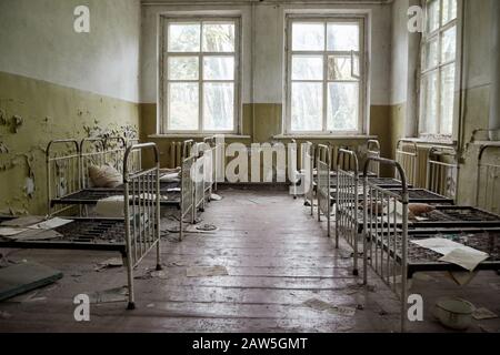 Verlassener Kindergarten in Tschernobyl, Ukraine. Kindergarten mit Spielzeug und verlassenen Dingen Stockfoto