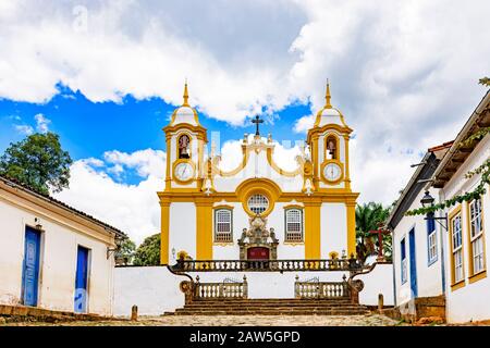 Die historische Kirche in der Stadt Tiradentes wurde im 18. Jahrhundert im Stil des Barock erbaut und ist die älteste und wichtigste Kirche der Stadt. Stockfoto