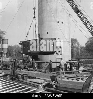 Die Euromast Platziert das Restaurant am Euromast in Rotterdam-Anmerkung: Der Euromast (1958-1960) wurde von Architekt H. A. Maaskant anlässlich der Floriade in Rotterdam 1960 entworfen. 2010 wurde der Euromast als nationales Denkmal ausgewiesen Datum: 17. April 1959 Standort: Rotterdam, South Holland Schlüsselwörter: Gebäude Stockfoto