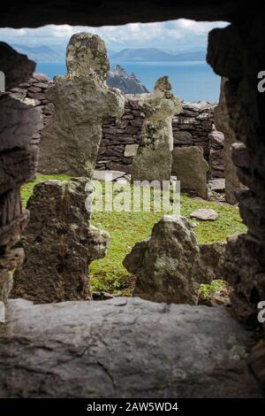 Friedhof und Überreste des frühgälischen christlichen Klosters auf Skellig Michael, Insel vor der Küste der Halbinsel Iveragh, County Kerry, Irland Stockfoto