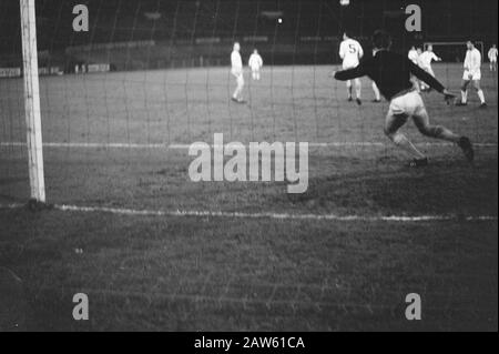 Viertelfinale KNVB-Pokal. DWS gegen Ajax (1-2). Spielmoment Datum: 25. März 1964 Ort: Amsterdam Schlagwörter: Fußball Stockfoto